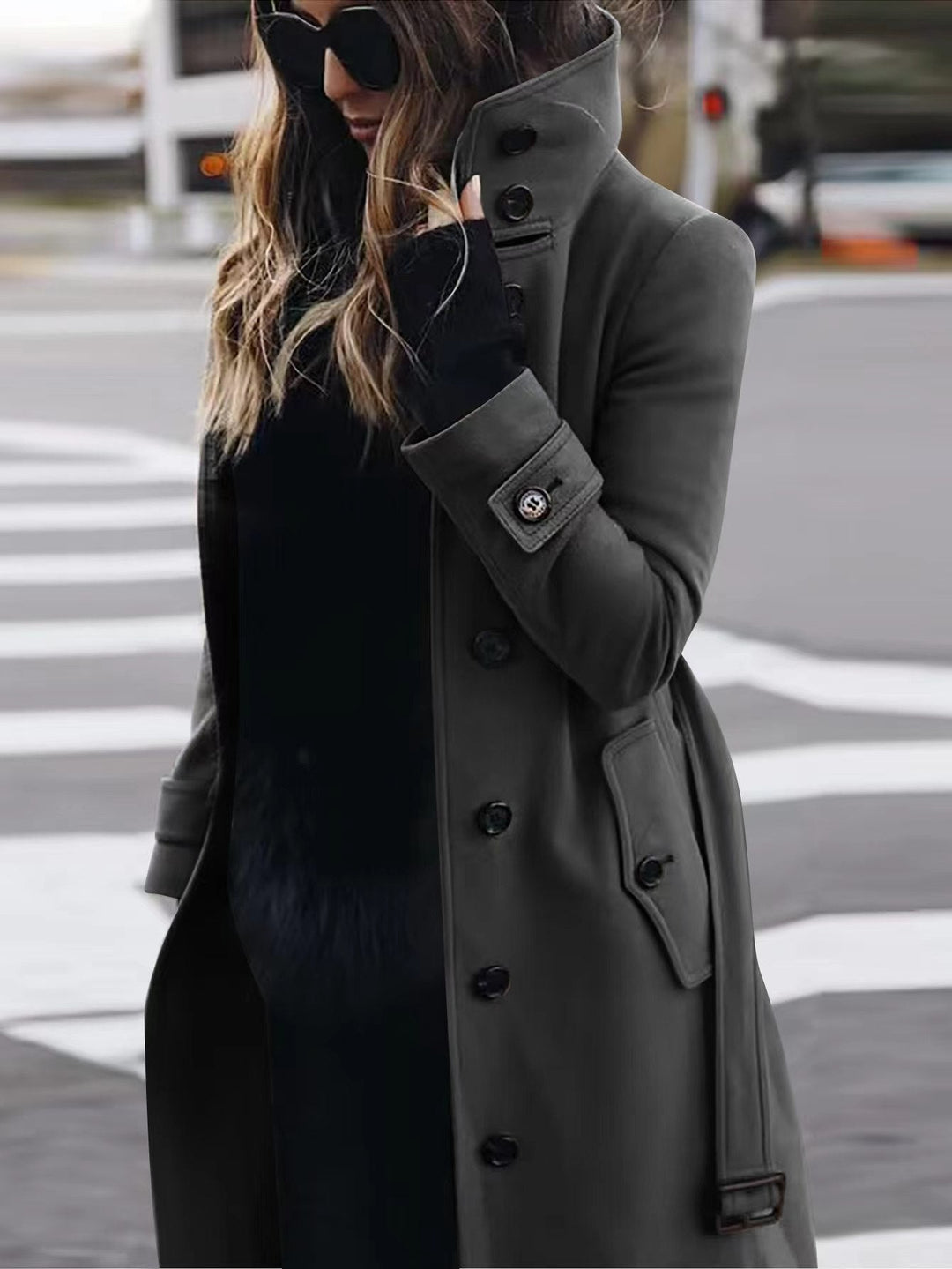 Dam lång skärning trenchcoat med hög ståkrage, knappslå och midjebälte look
