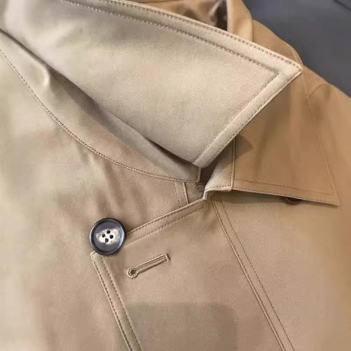 Dam kort skuren trenchcoat med Double-Breasted knappslå, Storm Flap och midjebälte