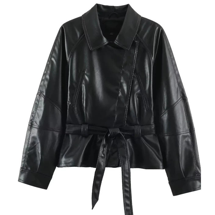 Dam Kort Jacka Tillverkad av Vegansk Läder med A Belted Waist och Drop Shoulders