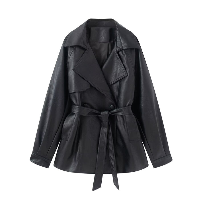 Dam figurnära trenchcoat gjord konstläder med vid lapels och knytband