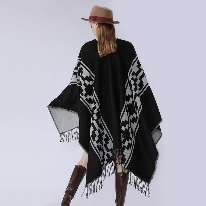 Dam Oversize Cape med geometric Jacquard, fransfåll och reversible function
