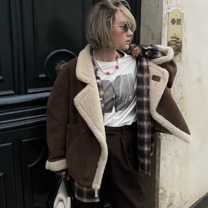Dam oversize kort jacka in mocka look med teddyfoder och stor slagkrage
