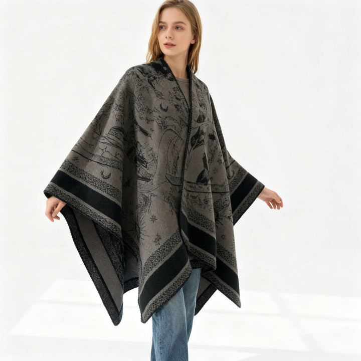 Dam Oversize Jacquard capeponcho tillverkad av ullblandning med V-neck och heavenly motif