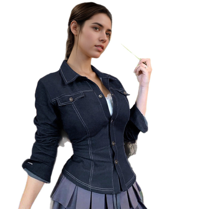 Dam figurnära jeansjacka med striking kontrast seams, bröstfickor, och figure-flattering skärning