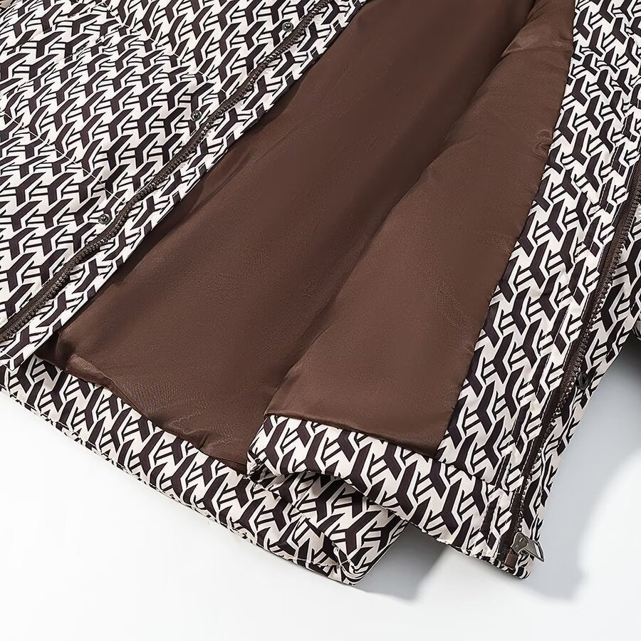 Dam kviltad jacka med hög krage och graphic jacquard mönster