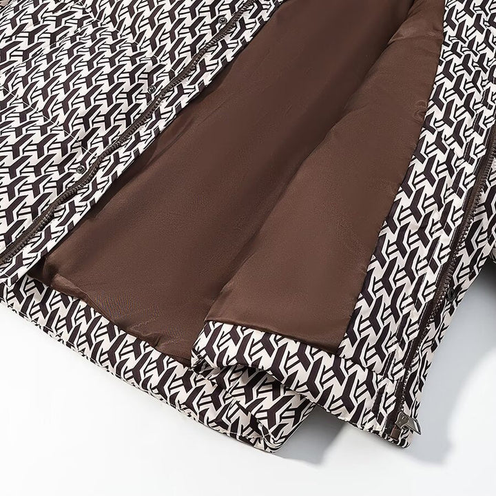 Dam kviltad jacka med hög krage och graphic jacquard mönster
