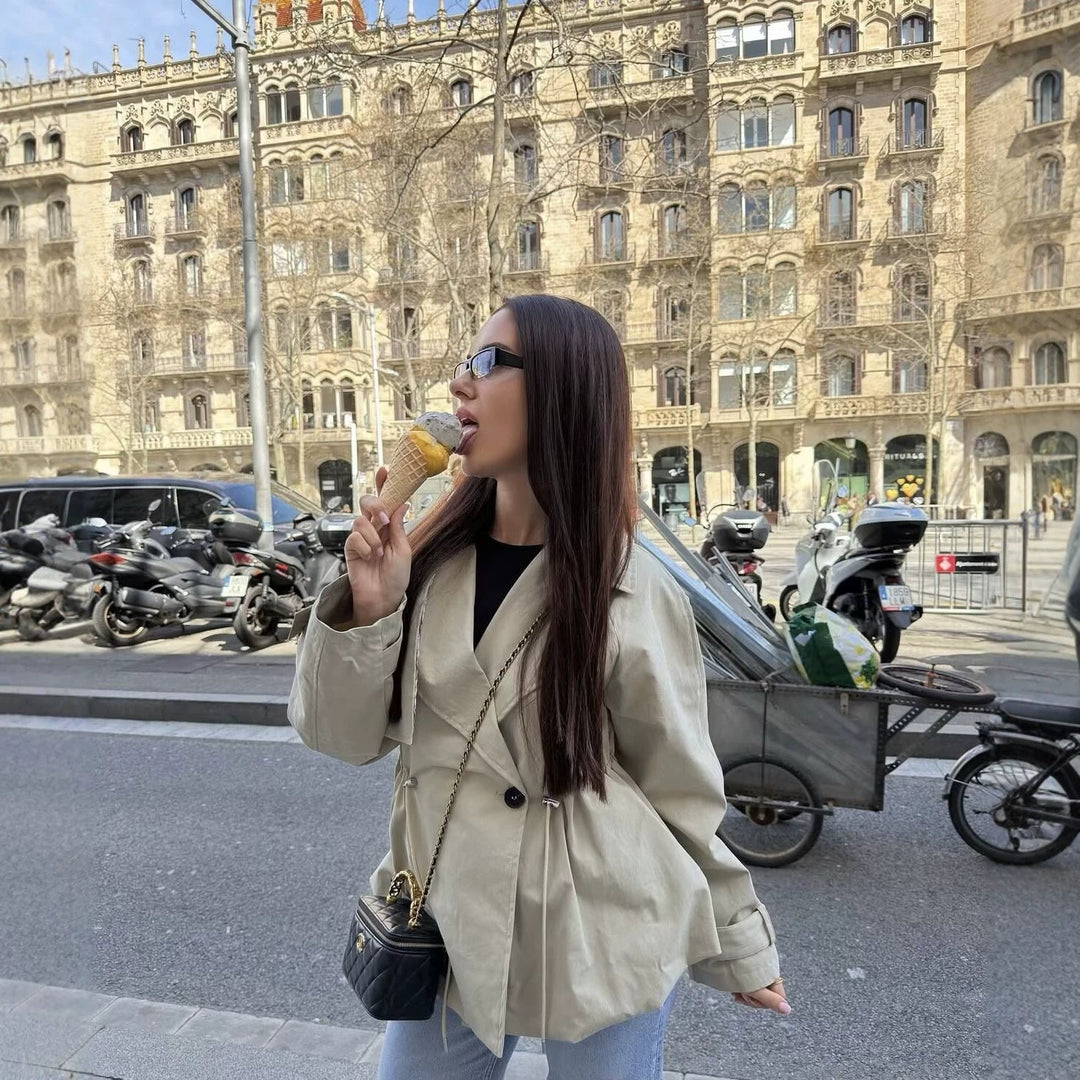 Dam Kort Trenchcoat i Boxig Skärning med Drawstring Waist och Oversize Muddar
