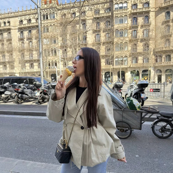 Dam Kort Trenchcoat i Boxig Skärning med Drawstring Waist och Oversize Muddar
