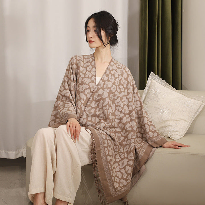 Dam Jacquard poncho med Leopard mönster, Fringes och Open oversized skärning