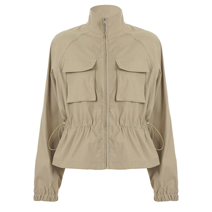 Dam kort utility-stil jacka med drawstring och flap fickor