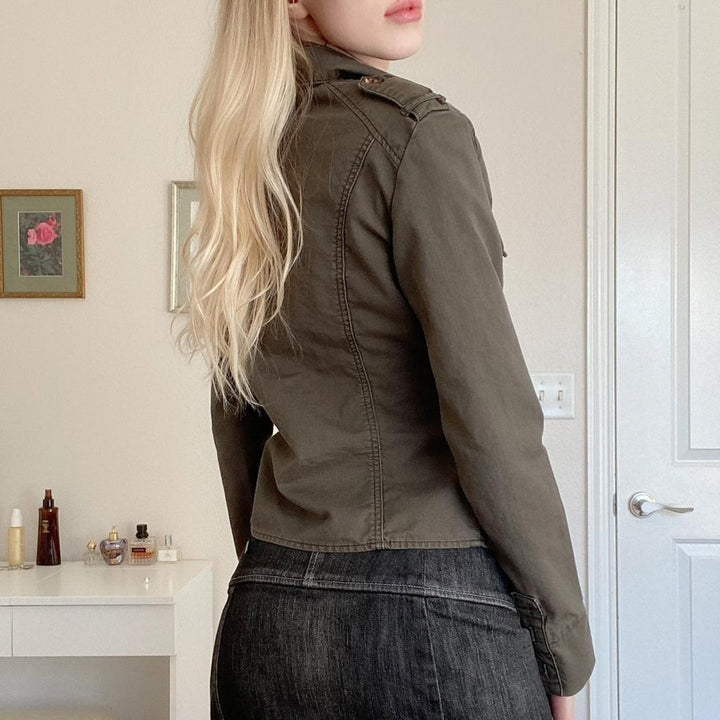 Dam figursydd shirt jacka med bröstfickor och distinctive seam design