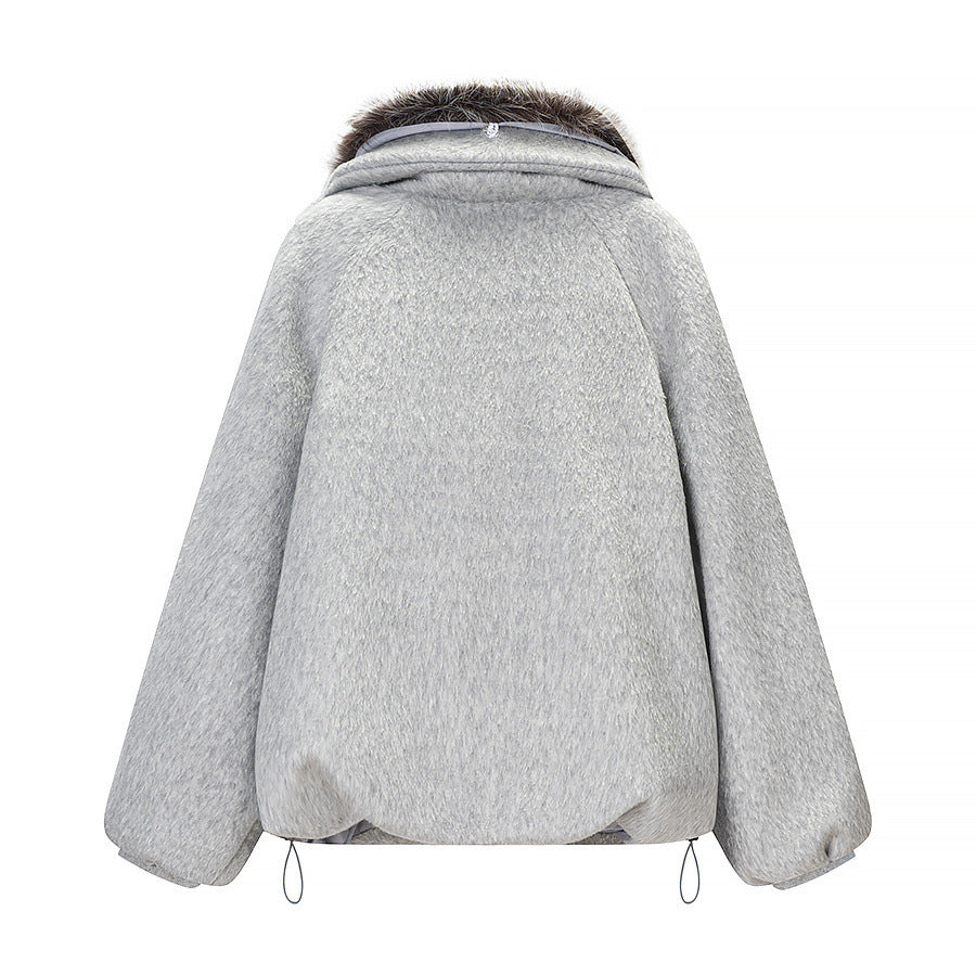 Dam kort jacka gjord faux fur in oversize skärning med voluminous faux fur krage