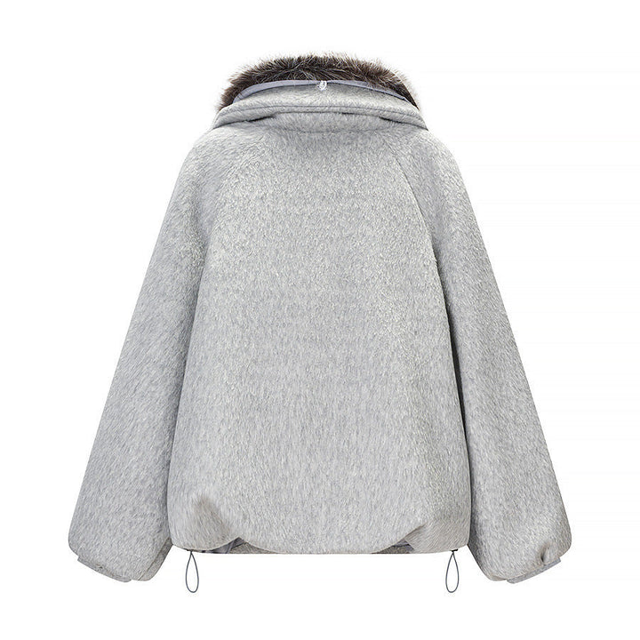 Dam kort jacka gjord faux fur in oversize skärning med voluminous faux fur krage