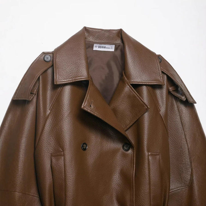 Dam Kort Trenchcoat i Läderlook med Double-Breasted Knapp Knäppning, Shoulder Epaulettes och Waist Belt