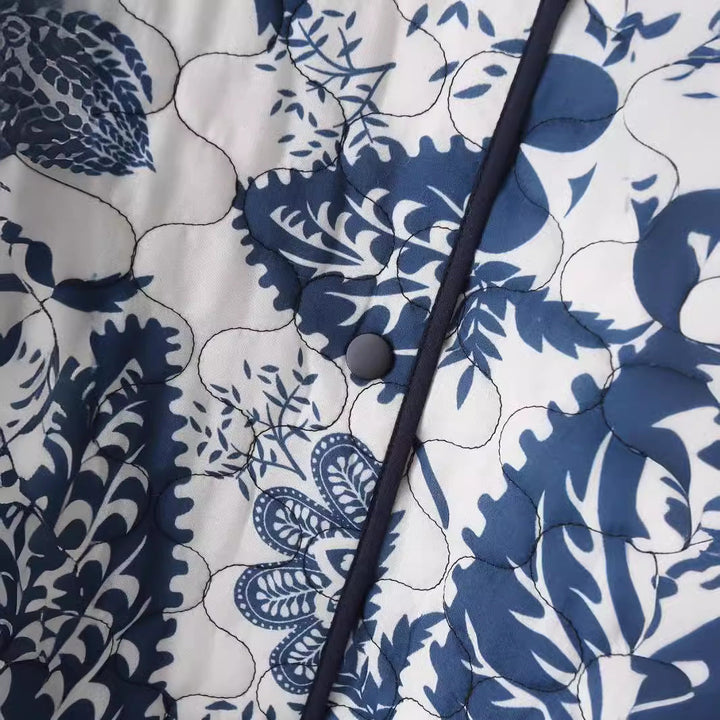Dam non-quiltad kort jacka i kimono stil med floral quiltad mönster