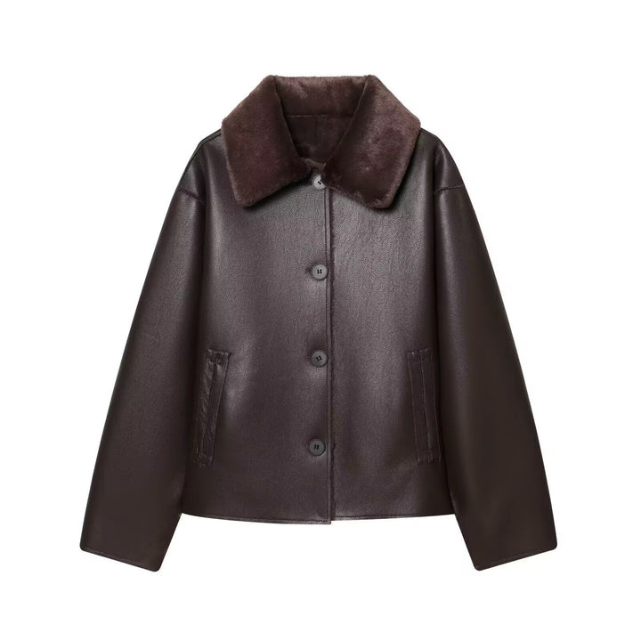 Dam Kort Jacka i Aviator Stil Tillverkad av Faux Läder med A Wide Fur Krage