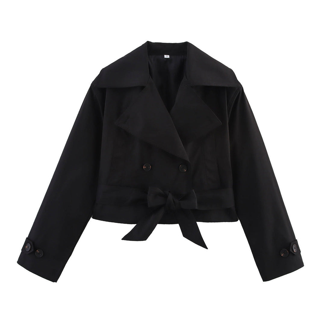 Dam Kort Trenchcoat med Wide Lapels, Waist Belt och Double Knapp Row