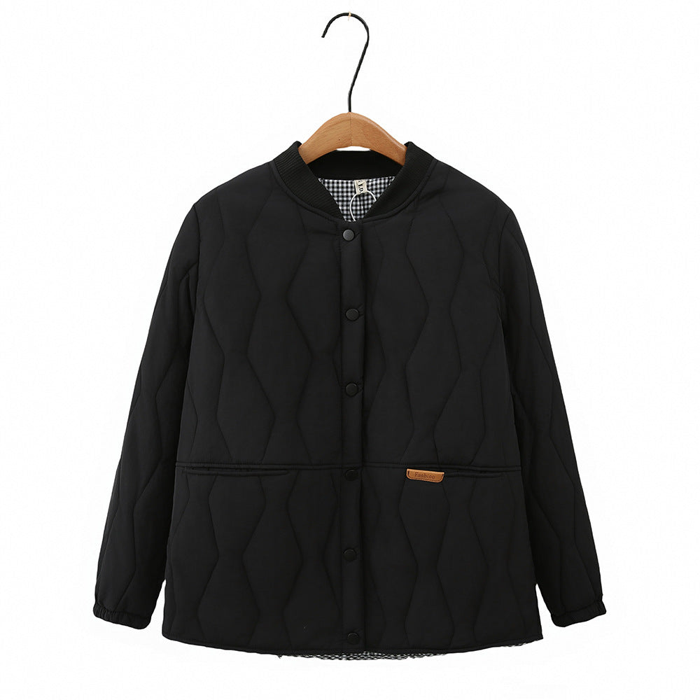 Dam lätt vadderad quiltad jacka i college stil med diamond stitching och rutig foder