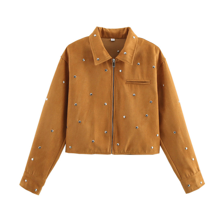 Dam kort-skärning studded jacka tillverkad av mocka imitation med skjortkrage och concealed breast placket