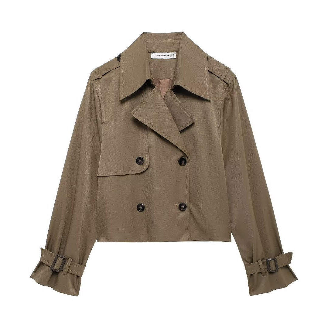 Dam kort cropped trenchcoat i boxy skärning med double-breasted knäppning, axel epaulets och adjustable ärm straps
