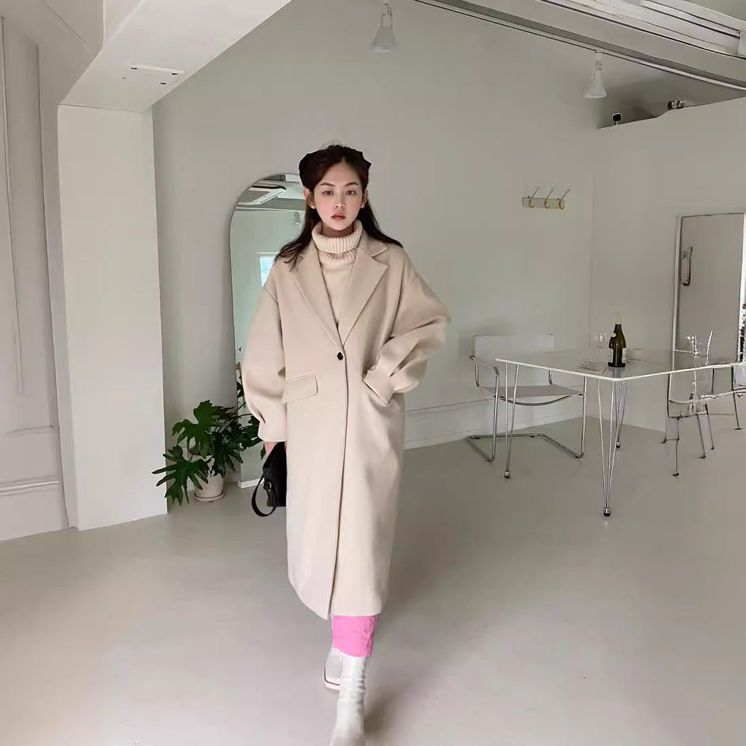 Dam lång modell ullblandning kappa med boxy oversizepassform och clean lapel