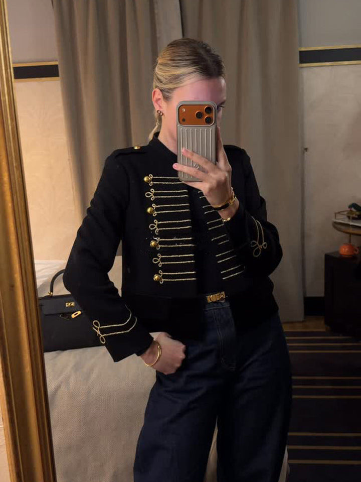 Dam kort skuren military jacka med gold-embellished cords