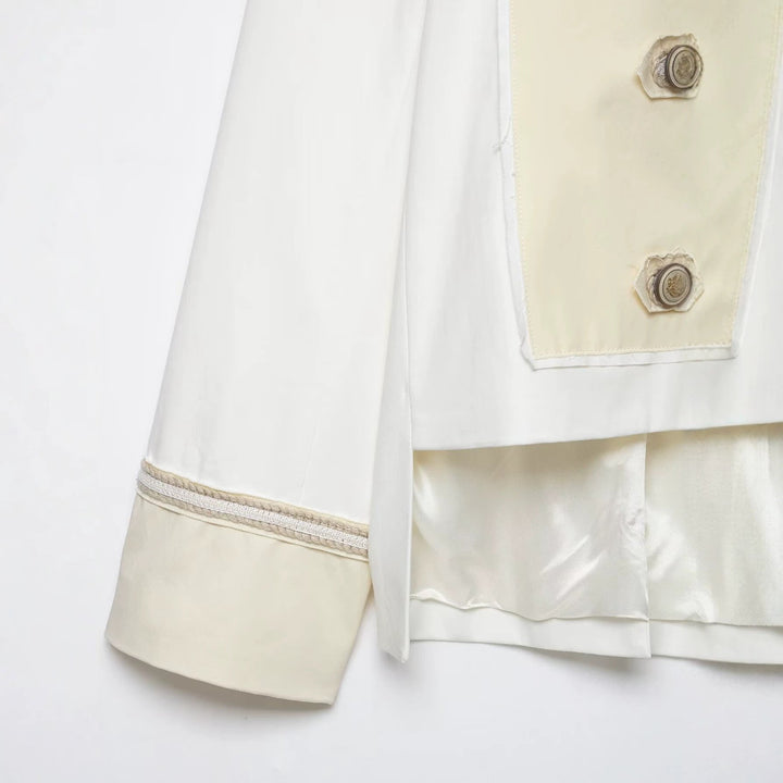 Dam kort jacka in a military-inspired look med cord application