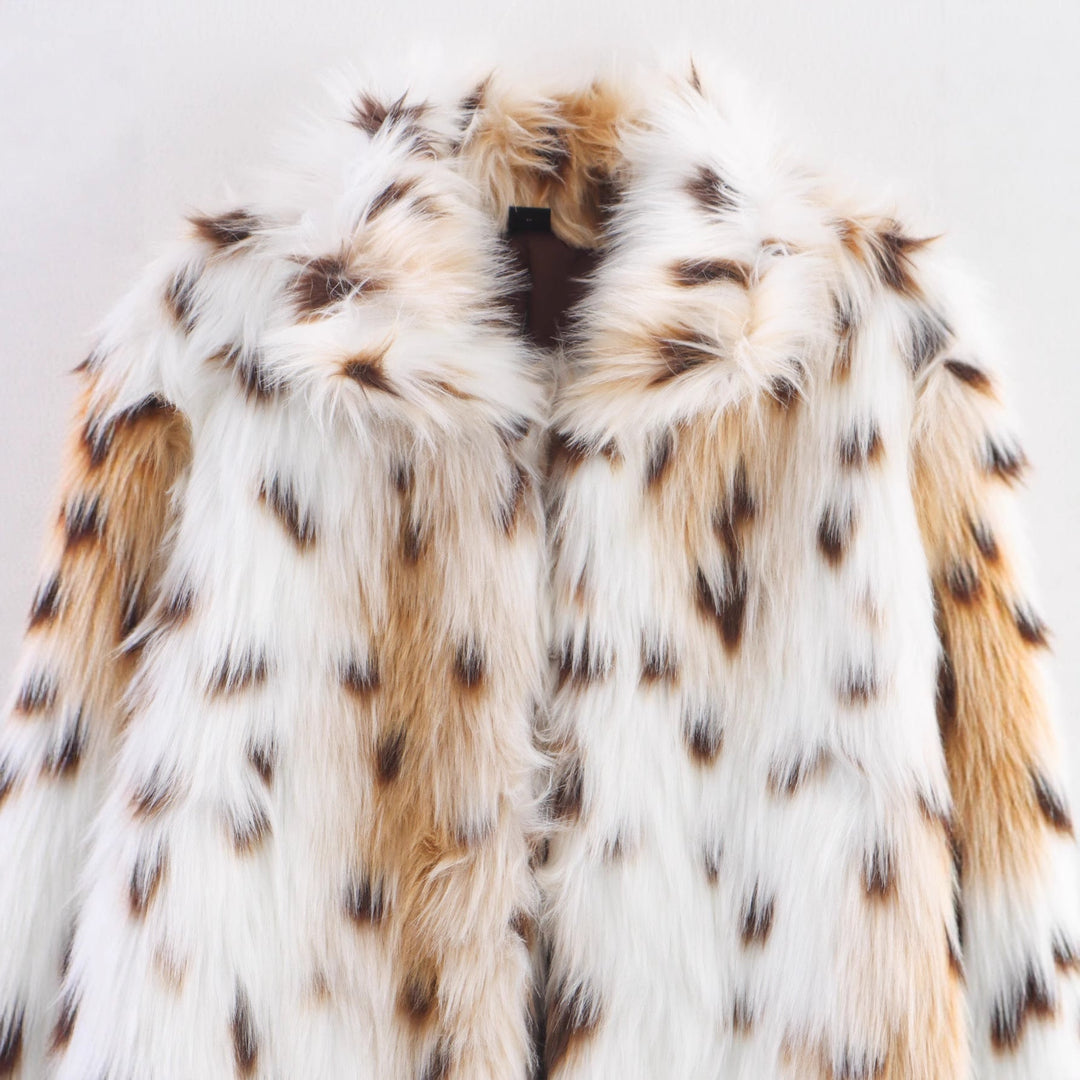 Dam Lång Oversized Konstpäls Kappa med Spotted Wildcat Tryck och Ståkrage
