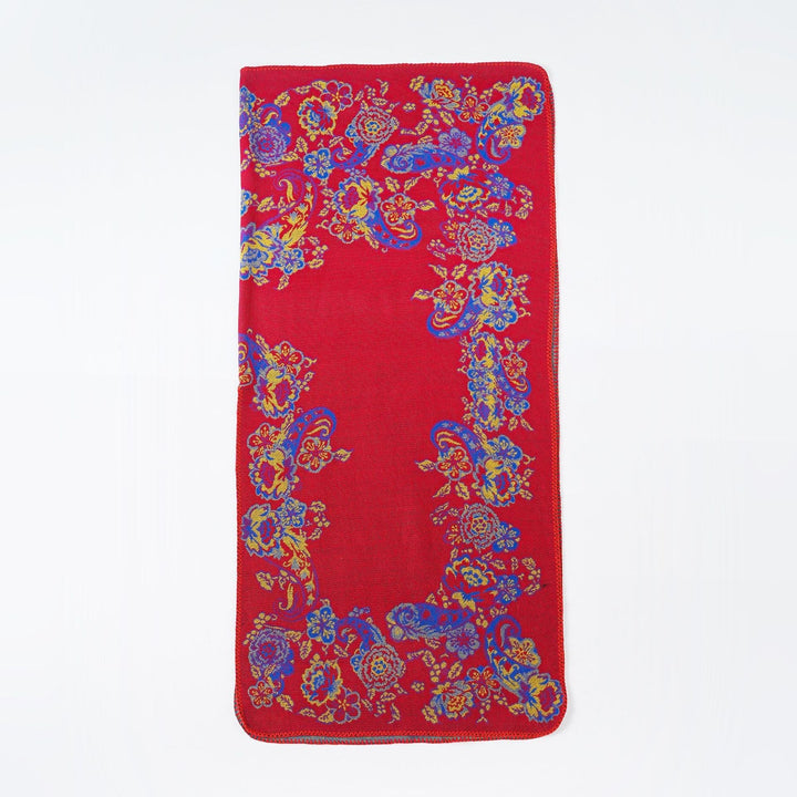 Dam jacquard poncho tillverkad av ullblandning med blommigt mönster och overlock edge
