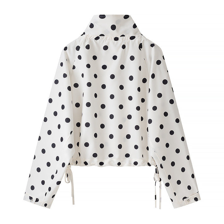 Dam kort jacka in rain parka stil med ståkrage, dragsko och polka dot tryck