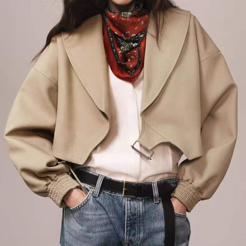 Dam Kort Oversize Jacka med Wide Shawl Krage, Balloon Ärmar, och Waist Strap