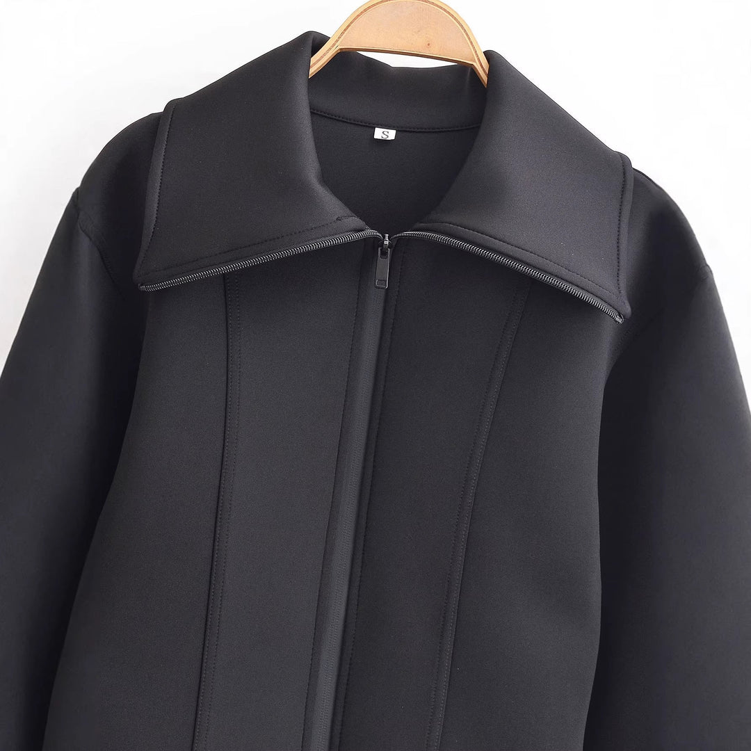 Dam Shaped Neoprene Jacka med Oversize Krage och Tailored Kort Silhuett