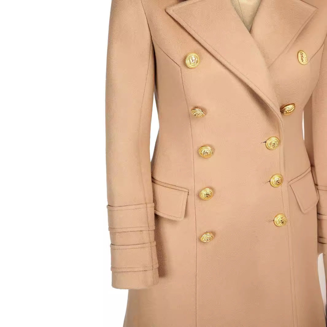 Dam kort kappa in blazer dress stil med structured waistline och golden dekorativ knappar