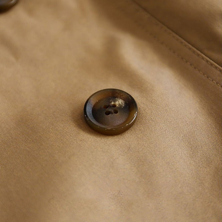 Dam kort trenchcoat med midjebälte och shoulder flaps