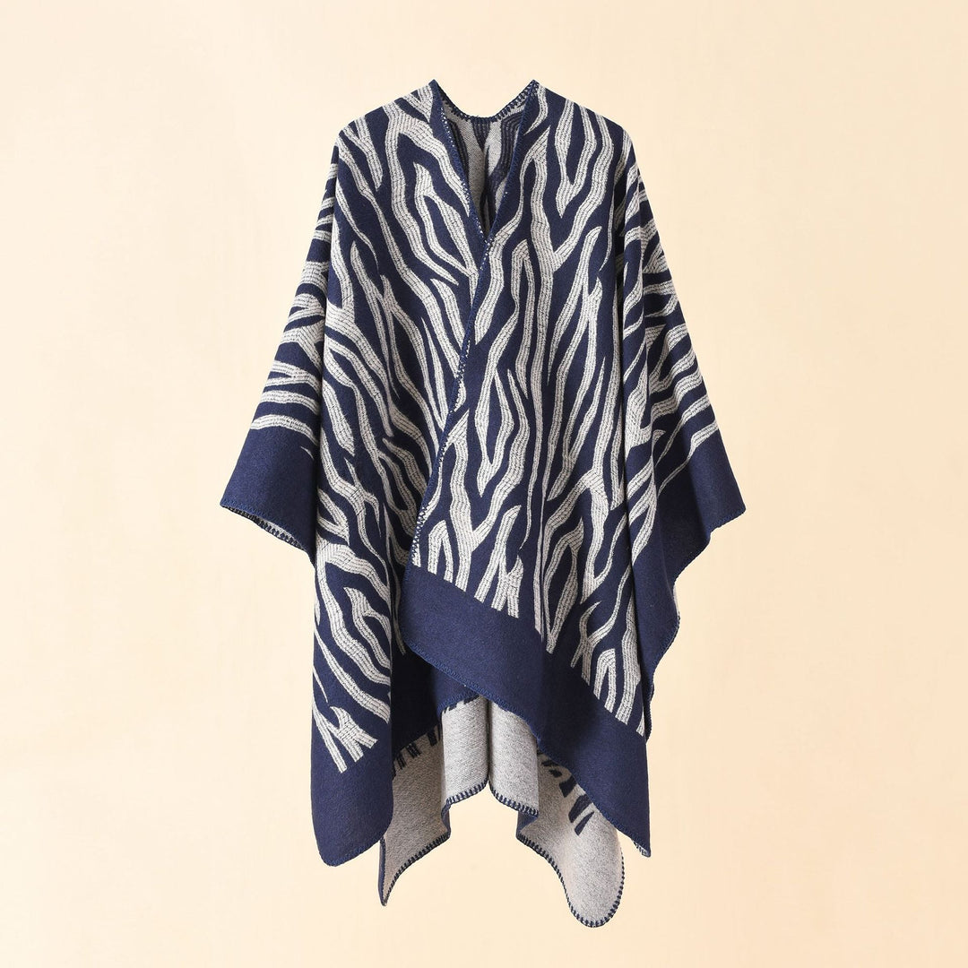 Dam Zebra Jacquard poncho Cape i oversized kimono passform tillverkad av mjuk fine stickad