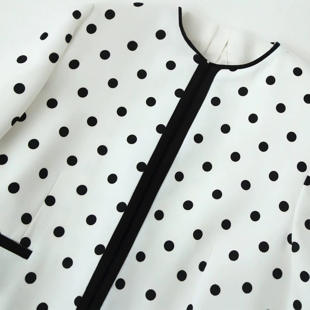 Dam Kort Övergångsjacka i Prickig Prick Design med Round Neckline och Contrasted Kant Processing