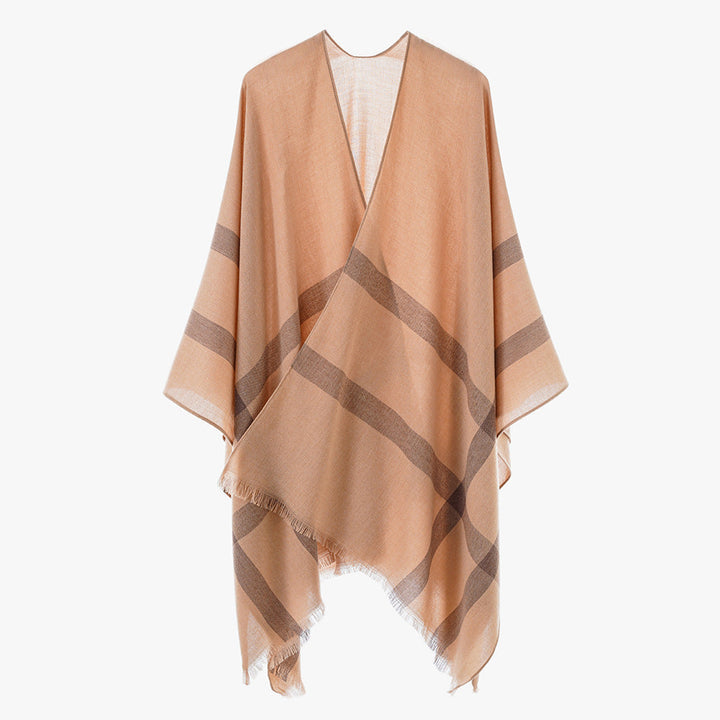 Dam lätt V-Neck poncho tillverkad av fine tyg med diagonal kontrast stripes