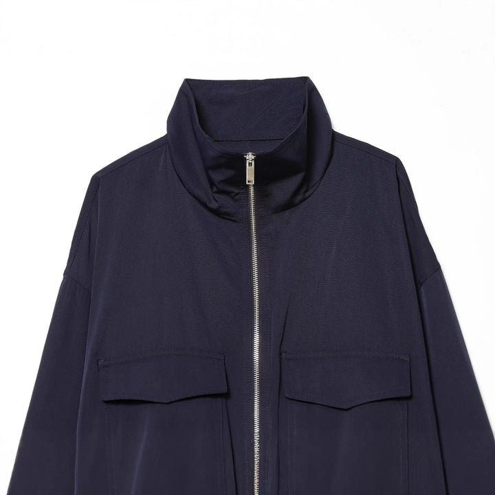 Dam kort utility blousonjacka med standing krage, patch bröstfickor, hel dragkedja, och elastisk fåll