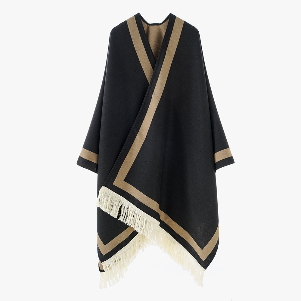 Dam quiltad oversized capeponcho i kimono skärning med kontrast kant och fransfåll