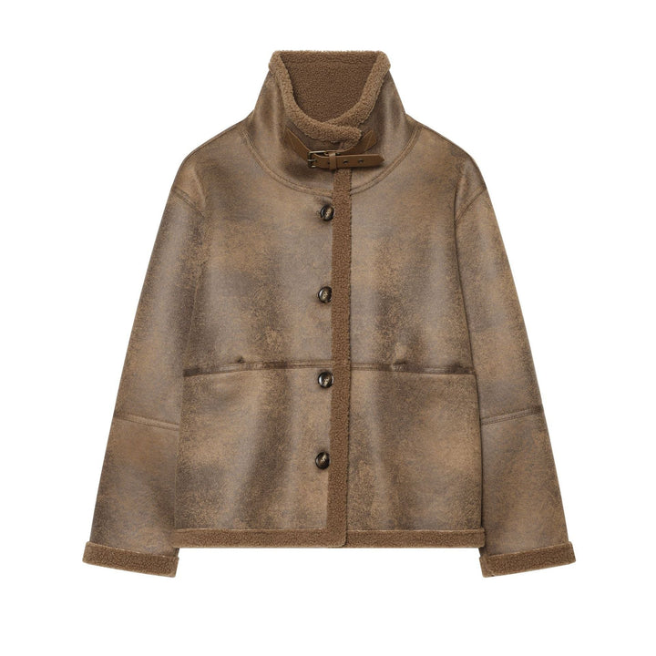 Dam Kort Jacka i Lambskin Look med Hög Stå Krage Buckle och Patch Fickor