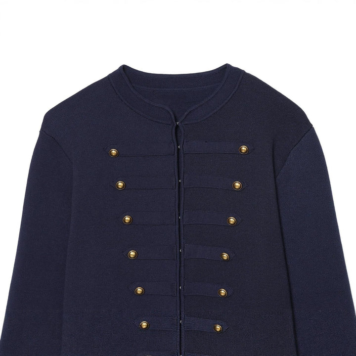 Dam military-inspired kort jacka med ståkrage och decorative knäppning