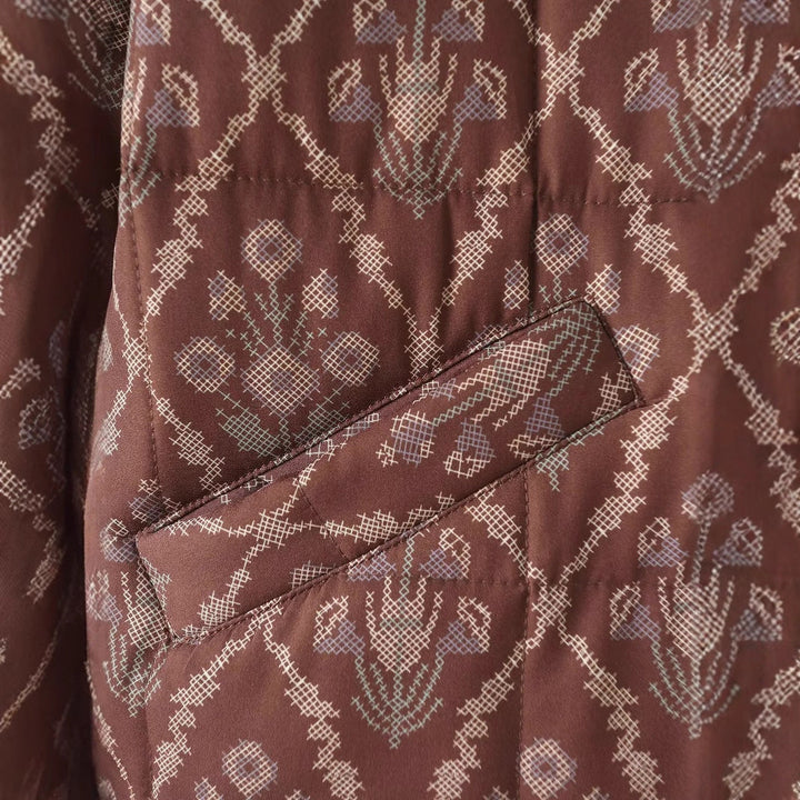 Dam lätt quiltad jacquard quiltad jacka med rund hals, kontrast piping och patch flap fickor
