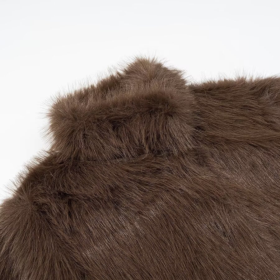 Dam kort Faux Fur jacka med hög ståkrage och oversize silhuett