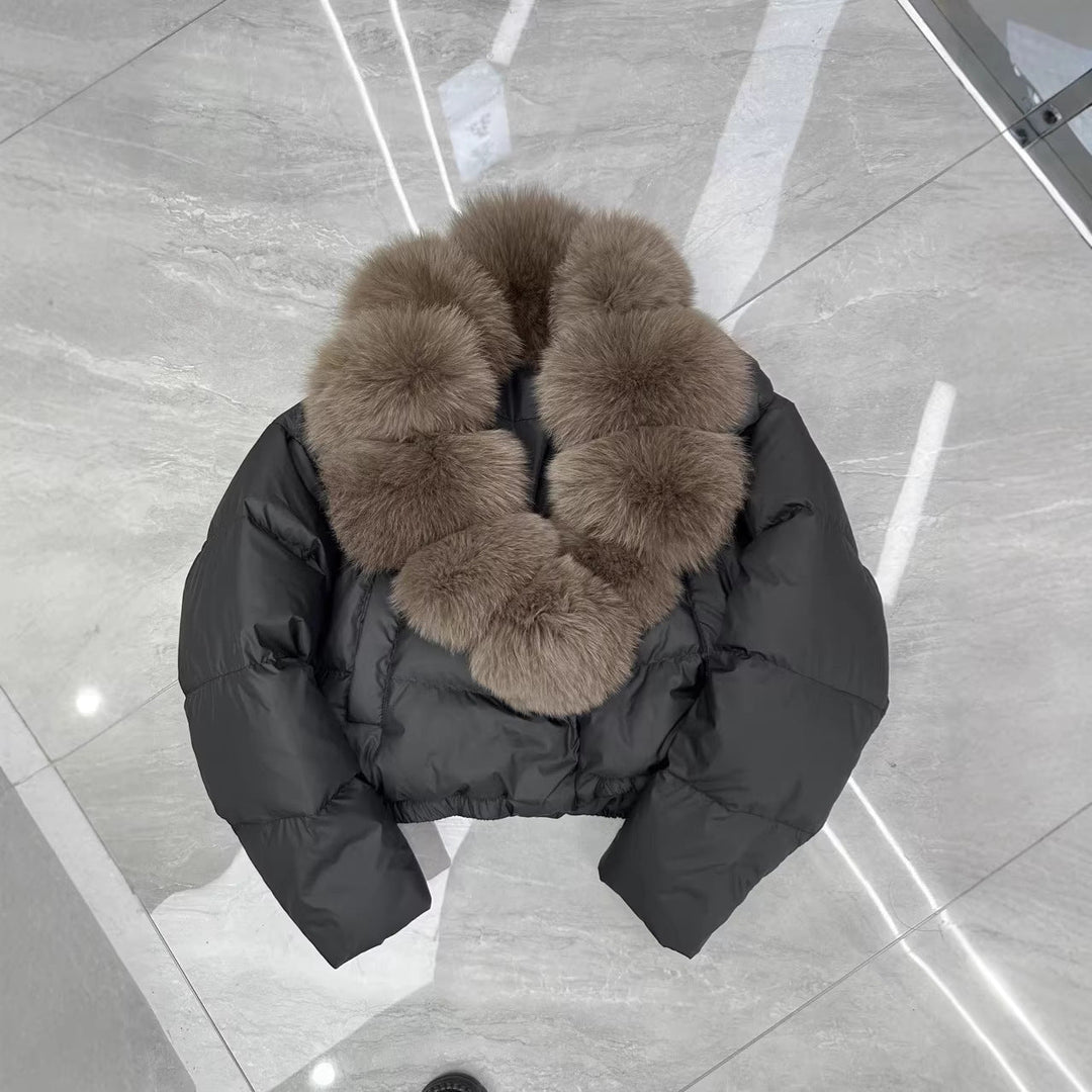 Dam kort skärning boxy pufferjacka med extra stor faux fur krage och shape-stable fåll
