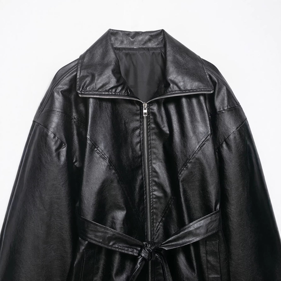 Dam Kort Jacka i Konstläder med Waist Belt, Dragkedja och Distinctive Krage