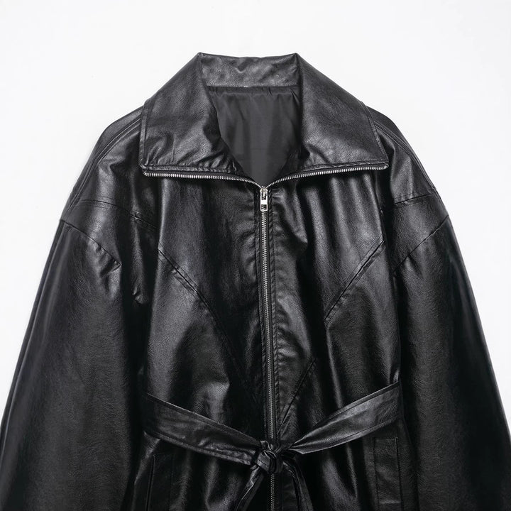 Dam Kort Jacka i Konstläder med Waist Belt, Dragkedja och Distinctive Krage