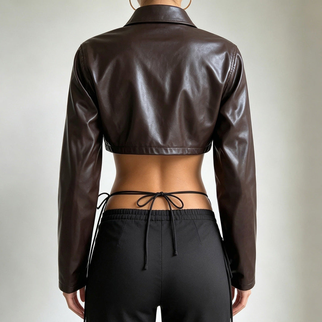 Dam cropped läderjacka i biker stil med skjortkrage och patch chest pocket