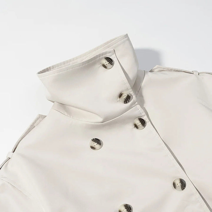 Dam lång double-breasted trenchcoat med high stand krage och tie bälte