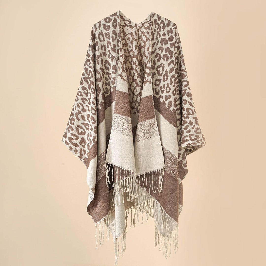 Dam oversized Ruana med Leo Jacquard, fringes, och mjuk ullblandning