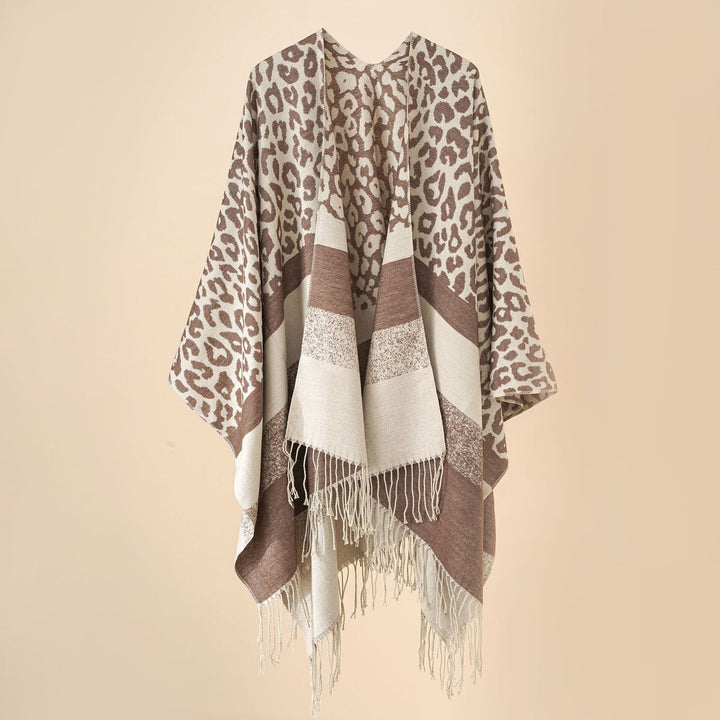 Dam oversized Ruana med Leo Jacquard, fringes, och mjuk ullblandning